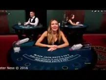 Apostador brinca com dealers de Blackjack (vídeo)