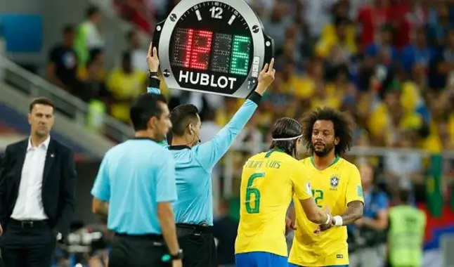 FIFA permite cinco substituições até 2021